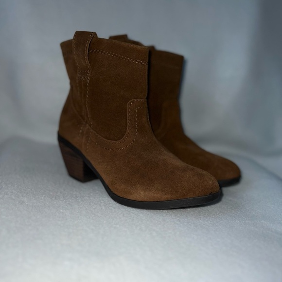 Call It Spring Size 7 Cognac Suede Ankle Booties - Picture 14 of 14
